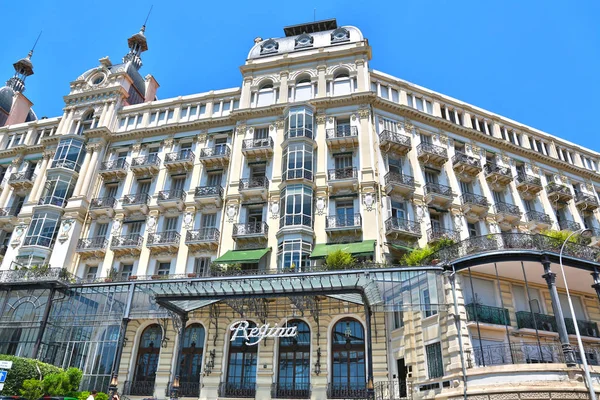 Niza, Francia - 19 de junio de 2014: Antiguo Hotel Regina — Foto de Stock