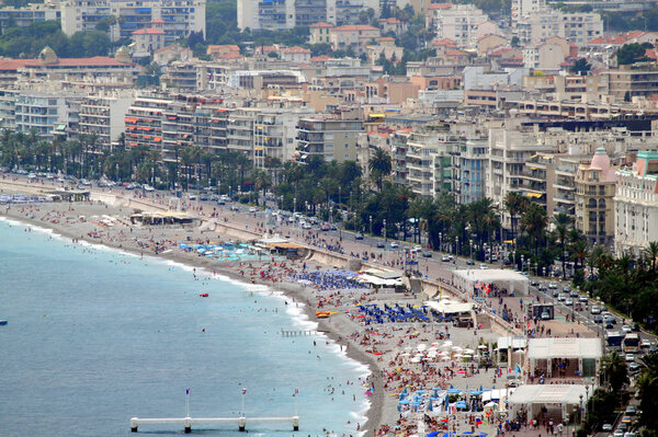 Средиземное море, пляж и прогулка англичан в Ницце
