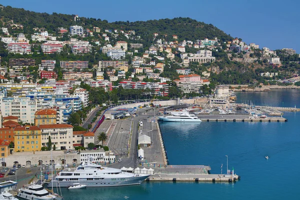 Nice, França - 11 de junho de 2014: Vista do porto de Nice — Fotografia de Stock