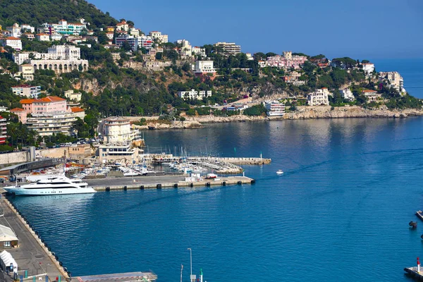 Schöne Aussicht auf den Hafen von Nice, Frankreich. — Stockfoto