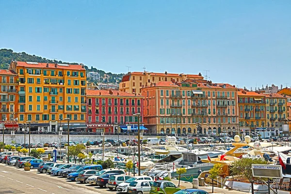 Nizza, Francia - 12 giugno 2014: Veduta del porto di Nizza — Foto Stock
