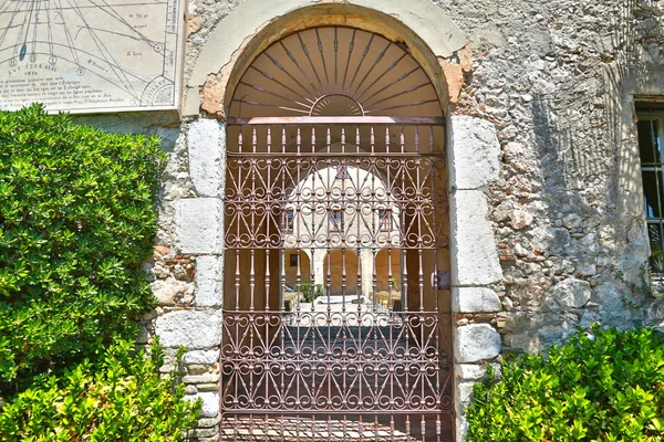 Nice, France - June 19, 2014: garden of the Cimiez Monastery — Stock Photo, Image