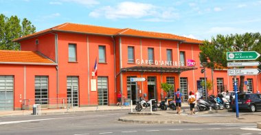 Antibes, Fransa-Haziran 16, 2014: Tren Istasyonu