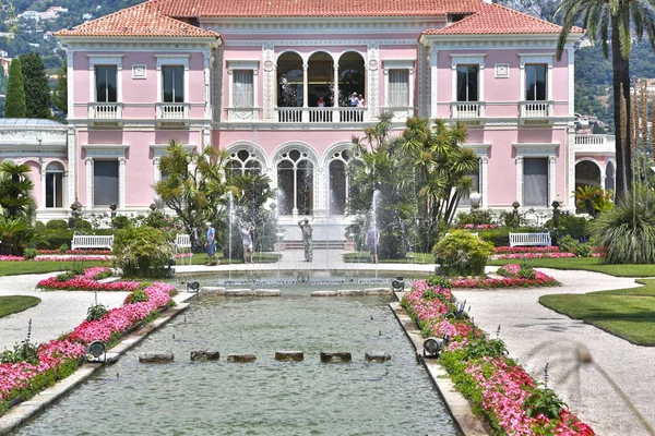 Nice, Frankrijk-17 juni 2014: Vooraanzicht van de Villa Ephrussi de — Stockfoto