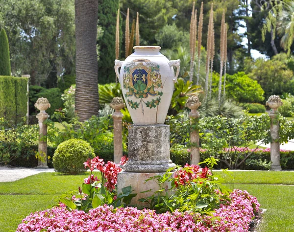 Nizza, Francia- 17 giugno 2014: giardino paesaggistico Villa Ephrussi de — Foto Stock