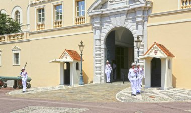 Monaco City, Monaco - 13 Haziran 2014: Nöbet değişimi 