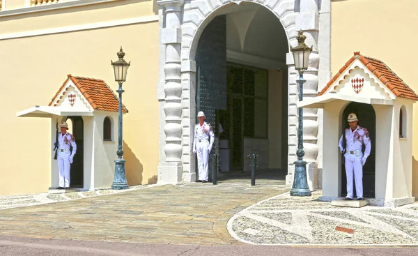 Монако, Монако - 13 июня 2014 года: почетный караул в Принце — стоковое фото