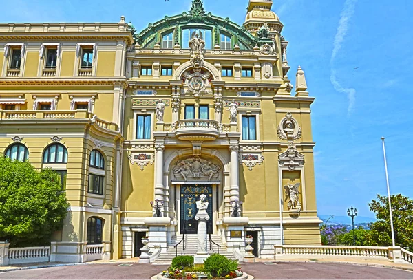 Montecarlo, Monaco- 3 de agosto de 2013: La Ópera de Montecarlo — Foto de Stock