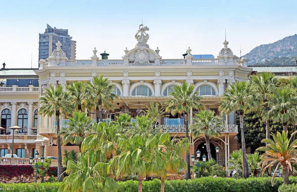 Montecarlo, Mónaco-13 de junio de 2014: plaza cerca de la ópera — Foto de Stock