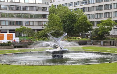 Londra, Büyük Britanya -22 Mayıs 2016: St Thom'daki Çeşme