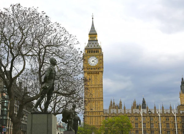 Londres, Gran Bretaña - 22 de mayo de 2016: estatuas de personas prominentes — Foto de Stock