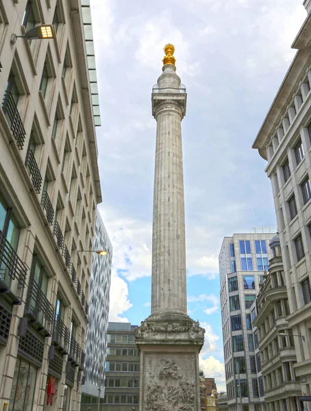 London, Storbritannien-23 maj 2016: monumentet till den stora F — Stockfoto