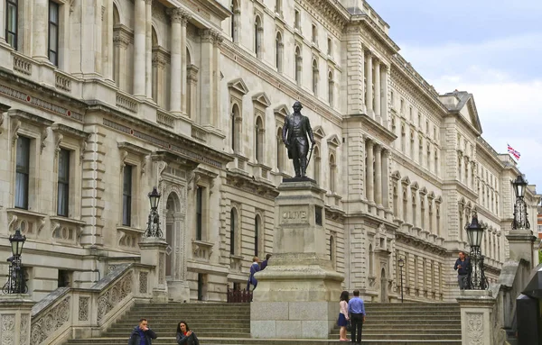 London, Storbritannien-22 maj 2016: staty av Robert Clive och — Stockfoto