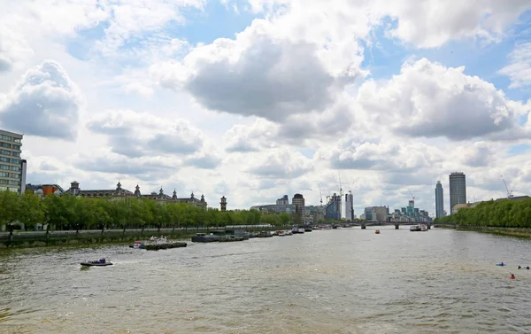 London, Great Britain -May 22, 2016: View of South Wing of St Th — Stock Photo, Image