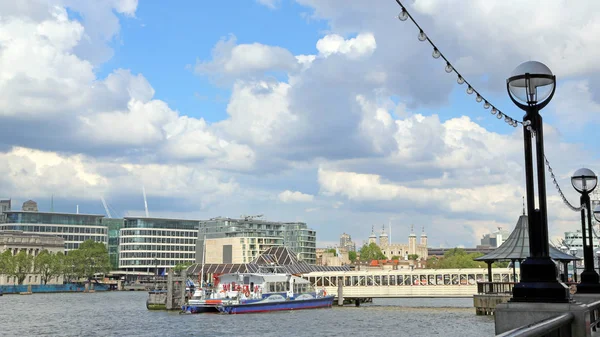 London, Great Britain -May 23, 2016: London Bridge City Pier — Stock Photo, Image