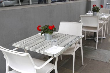 Londra, Büyük Britanya-25 Mayıs 2016: bir sokakta boş masalar