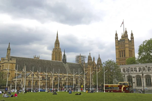 Londres, Gran Bretaña - 22 de mayo de 2016: Parliament Square Garden — Foto de Stock