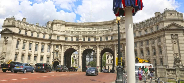 Londres, Gran Bretaña 23 de mayo de 2016: Almirantazgo Arco , — Foto de Stock