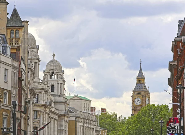 Londres, Gran Bretaña - 23 de mayo de 2016: vista de la calle Whitehall — Foto de Stock