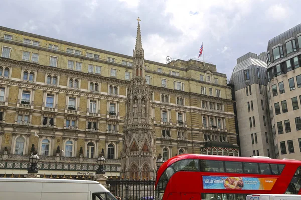 Londres, Gran Bretaña 23 de mayo de 2016: Eleanor Cross fuera de Chari — Foto de Stock