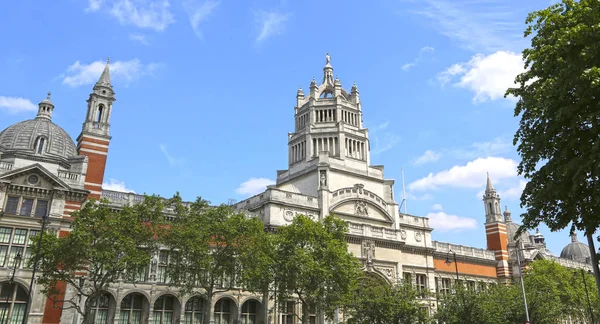 Londres, Gran Bretaña - 26 de mayo de 2016: Victoria and Albert Museum — Foto de Stock