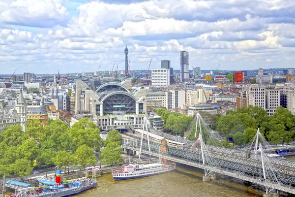 Londres, Gran Bretaña - 22 de mayo de 2016: El Támesis, Hungerford Brid — Foto de Stock