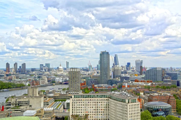 Londres, Gran Bretaña - 22 de mayo de 2016: Paisaje urbano de Londres — Foto de Stock