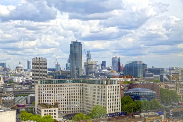 Londres, Gran Bretaña - 22 de mayo de 2016: Paisaje urbano de Londres — Foto de Stock