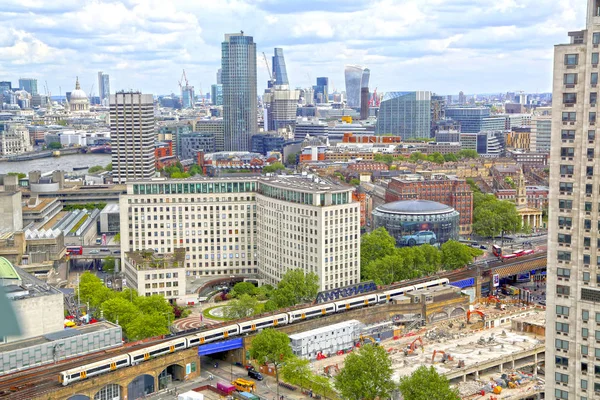 Londen, Groot-Brittannië-22 mei 2016: Cityscape van Londen — Stockfoto