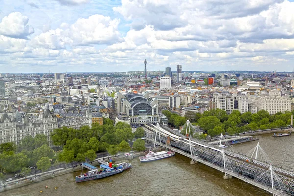 London, Nagy-Britannia-május 22, 2016: The Thames, Hungerford Brid — Stock Fotó