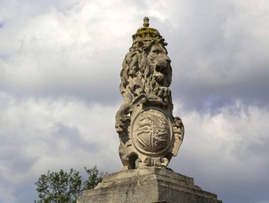 Londra, İngiltere -23 Mayıs 2016: Buckingham Sarayı'nın kapıları