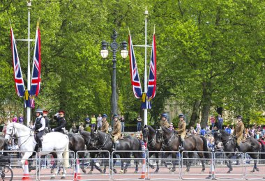 Londra, Büyük Britanya -23 Mayıs 2016: Bucki'de Muhafızları Değiştirmek