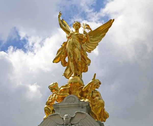 Londres, Grã-Bretanha - 23 de maio de 2016: The Victoria Memorial, a mo — Fotografia de Stock