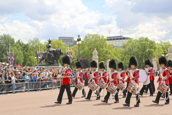Λονδίνο, Μεγάλη Βρετανία-23 Μαΐου 2016: αλλαγή φρουράς στο Μπάκι — Φωτογραφία Αρχείου