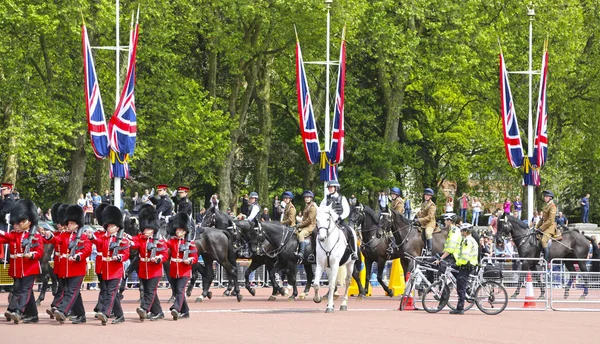 London, Great Britain -May 23, 2016: Changing the Guard at Bucki — Stock Photo, Image