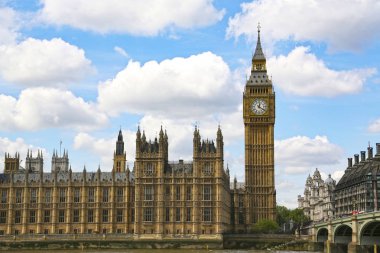 Londra, Büyük Britanya -22 Mayıs 2016: Big Ben ve Westmin görünümü