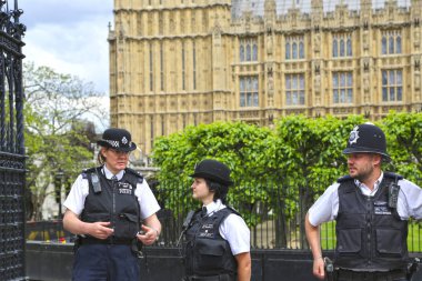Londra, İngiltere (22 Mayıs 2016: Westmin yakınlarındaki İngiliz polisi)