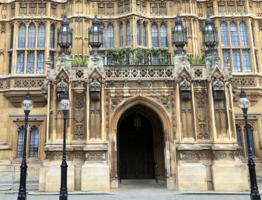 Londra, İngiltere -22 Mayıs 2016: Westminster Palace manzarası
