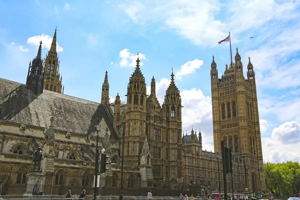 Londres, Gran Bretaña - 22 de mayo de 2016: vista del Palacio de Westminster — Foto de Stock