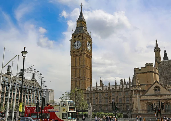 London, Great Britain -May 22, 2016: view of Big Ben and Westmin — Stock Photo, Image