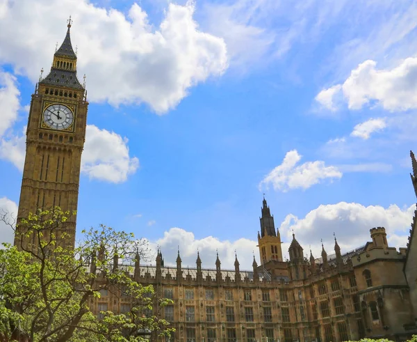 Londres, Gran Bretaña - 22 de mayo de 2016: vista del Big Ben y Westmin — Foto de Stock