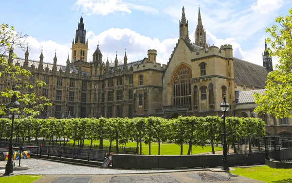 Londres, Gran Bretaña - 22 de mayo de 2016: vista del Palacio de Westminster — Foto de Stock