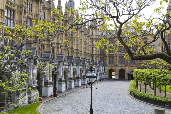 Londres, Gran Bretaña - 22 de mayo de 2016: vista del Palacio de Westminster — Foto de Stock