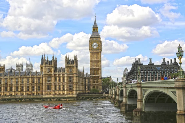 London, Great Britain -May 22, 2016: view of Big Ben and Westmin — Stock Photo, Image