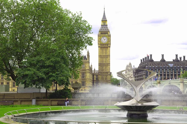 London, Great Britain -May 22, 2016: view of Big Ben and Westmin — Stock Photo, Image