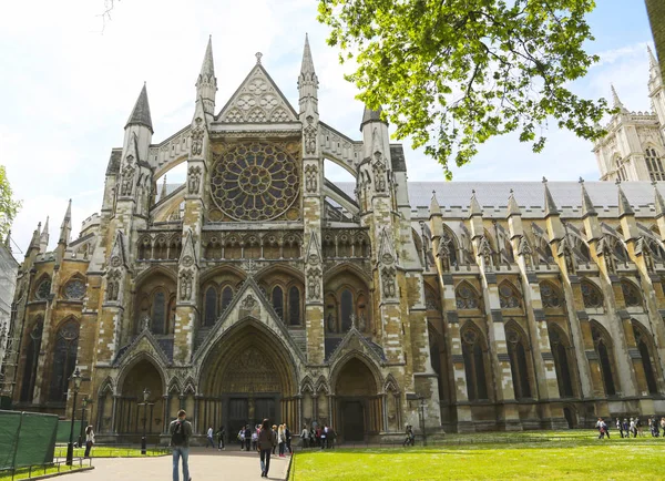 Londres, Gran Bretaña - 22 de mayo de 2016: Iglesia Colegiata de San Pedro — Foto de Stock