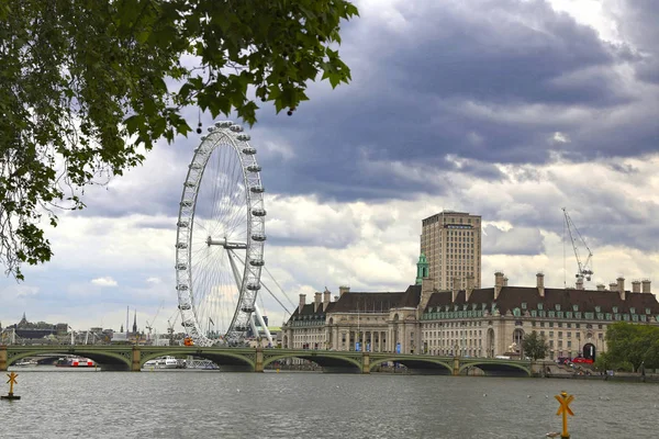 London, Great Britain -May 22, 2016: Westminster Bridge and Lond — Stock Photo, Image