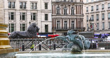 Londra, Büyük Britanya -23 Mayıs 2016: çeşme, denizkızı, yunus