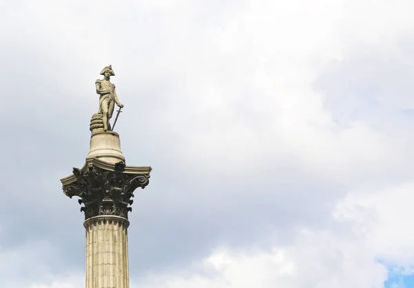 Londres, Gran Bretaña 23 de mayo de 2016: La columna de Nelson, un monumento — Foto de Stock