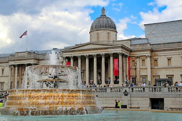 Londres, Gran Bretaña - 23 de mayo de 2016: fuente, Galería Nacional — Foto de Stock